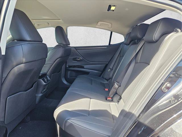 Used 2025 Lexus ES 300h w/ Premium Package FWD image 18