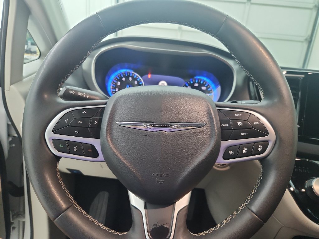 Certified 2024 Chrysler Pacifica Touring-L FWD image 25
