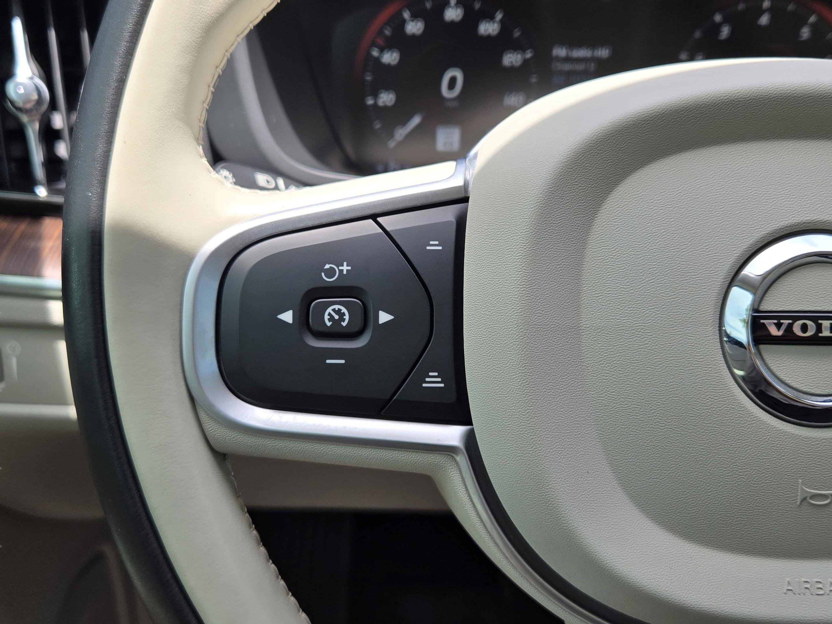 Used 2021 Volvo XC60 T5 Momentum w/ Protection Package Premier FWD image 16
