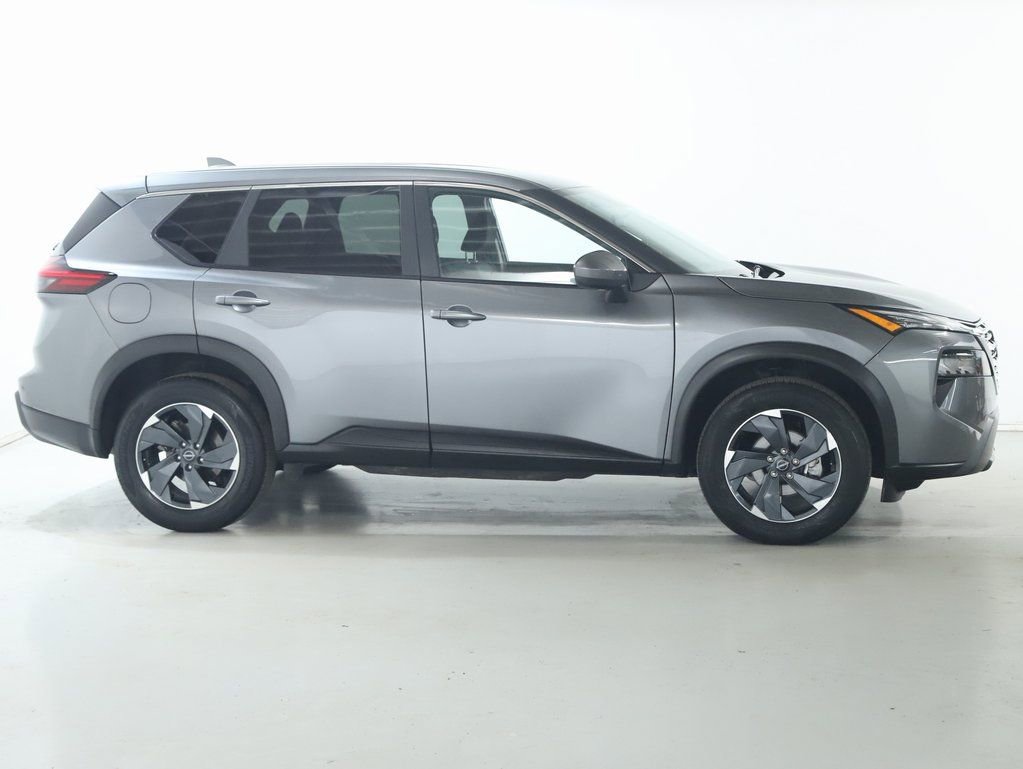 Used 2025 Nissan Rogue SV image 11