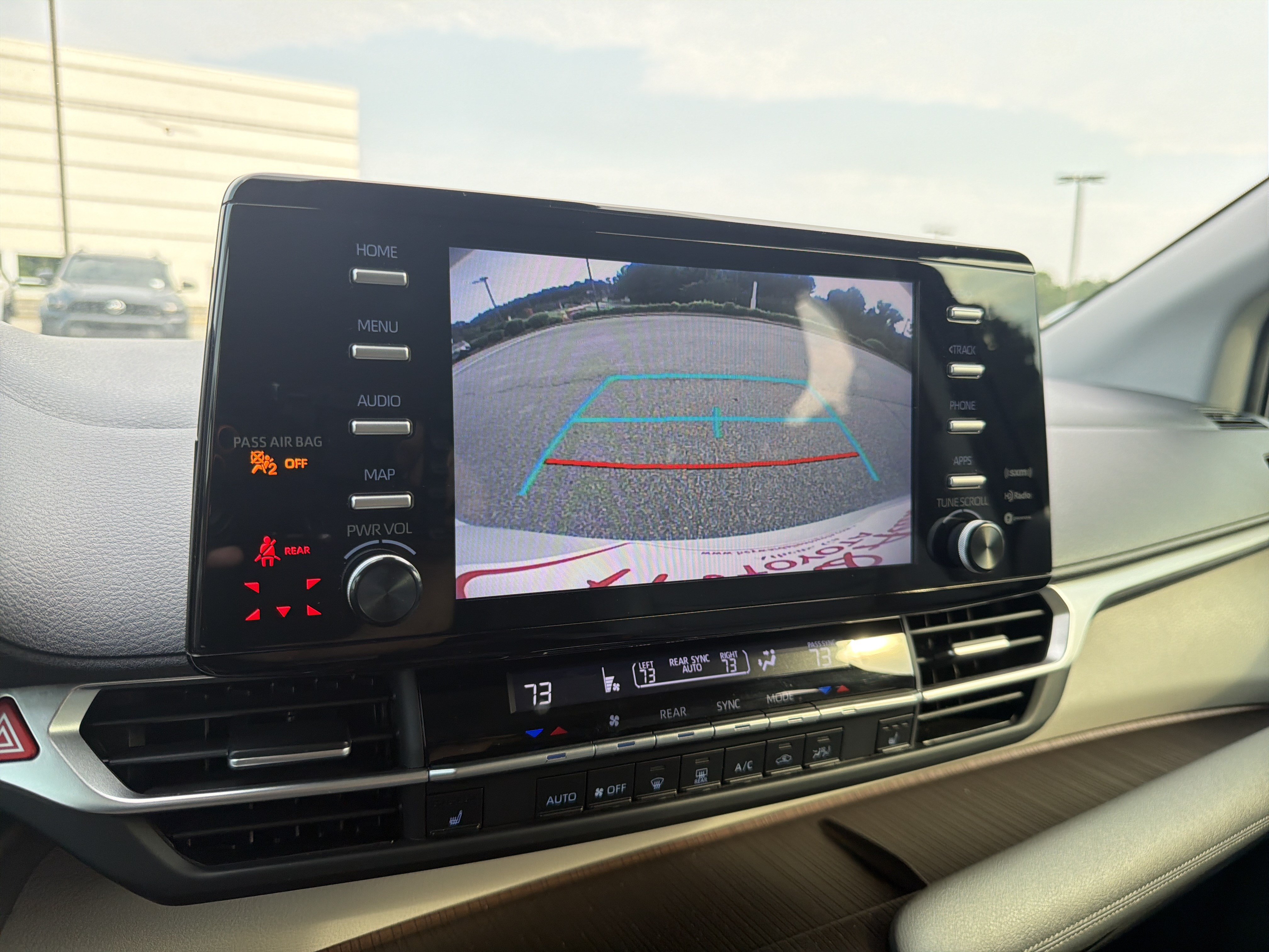 Used 2022 Toyota Sienna XLE FWD image 7