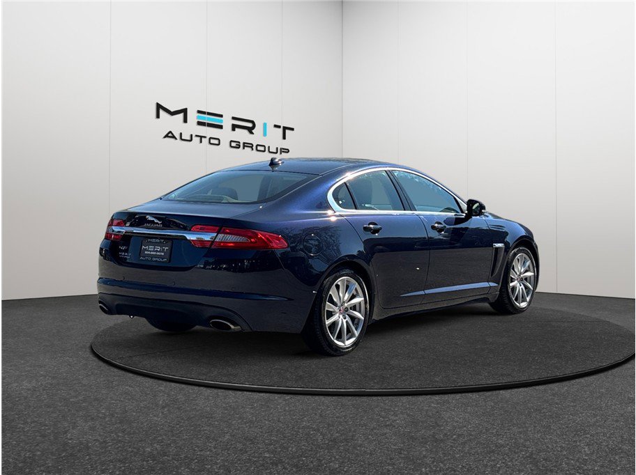 Used 2015 Jaguar XF Premium image 9