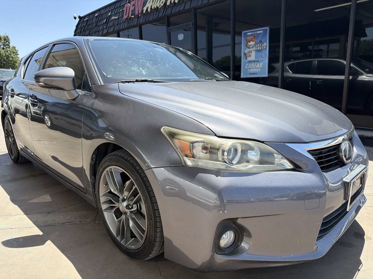 Used 2013 Lexus CT 200h w/ Premium Pkg w/Backup Camera FWD image 2