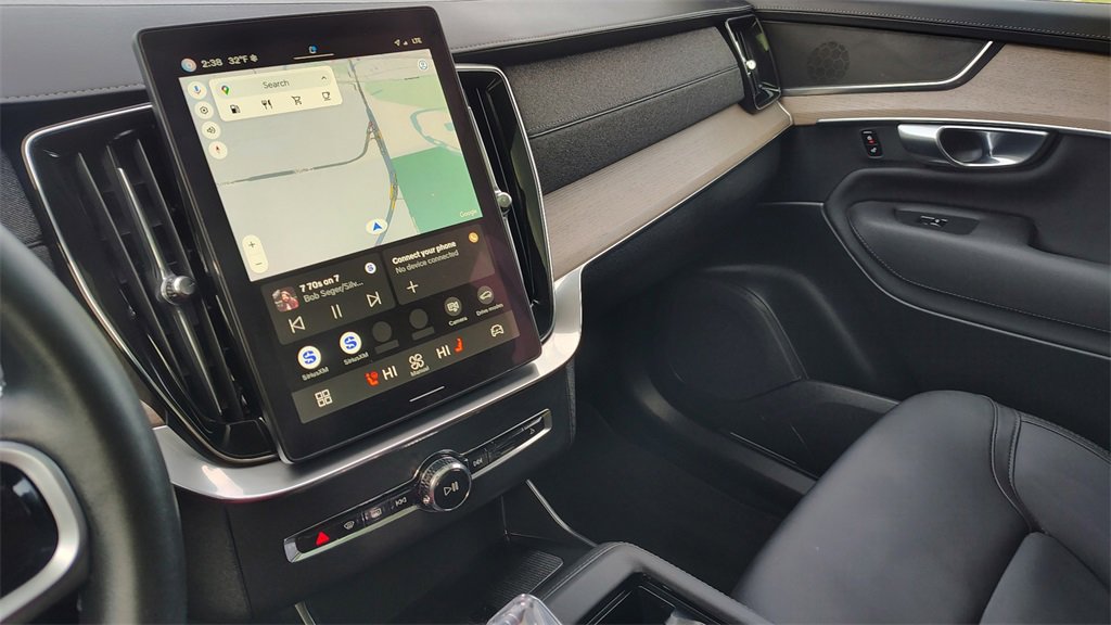 Certified 2025 Volvo XC90 B6 Plus image 23