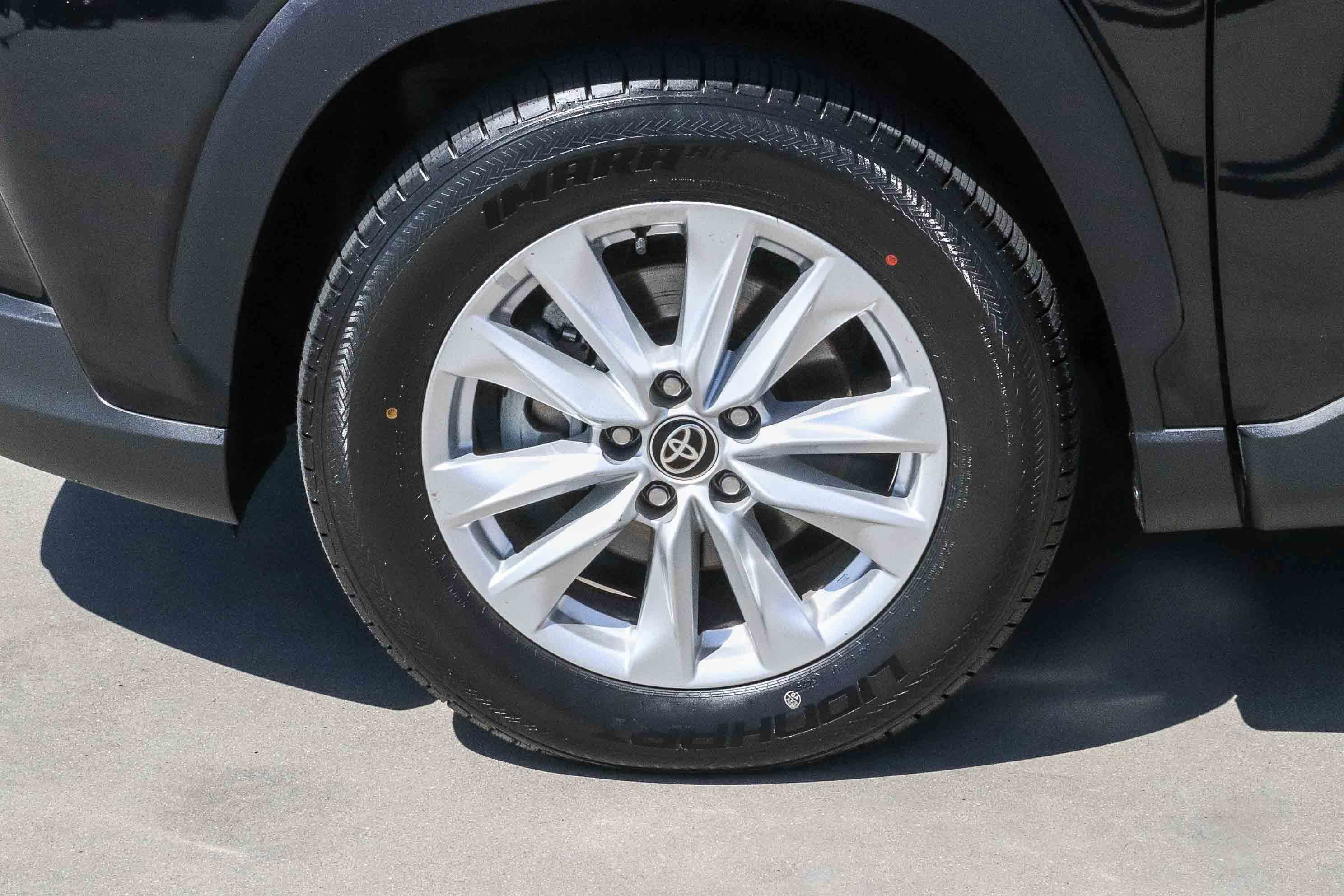 Certified 2024 Toyota Corolla Cross LE w/ Moonroof Package AWD/4WD image 10