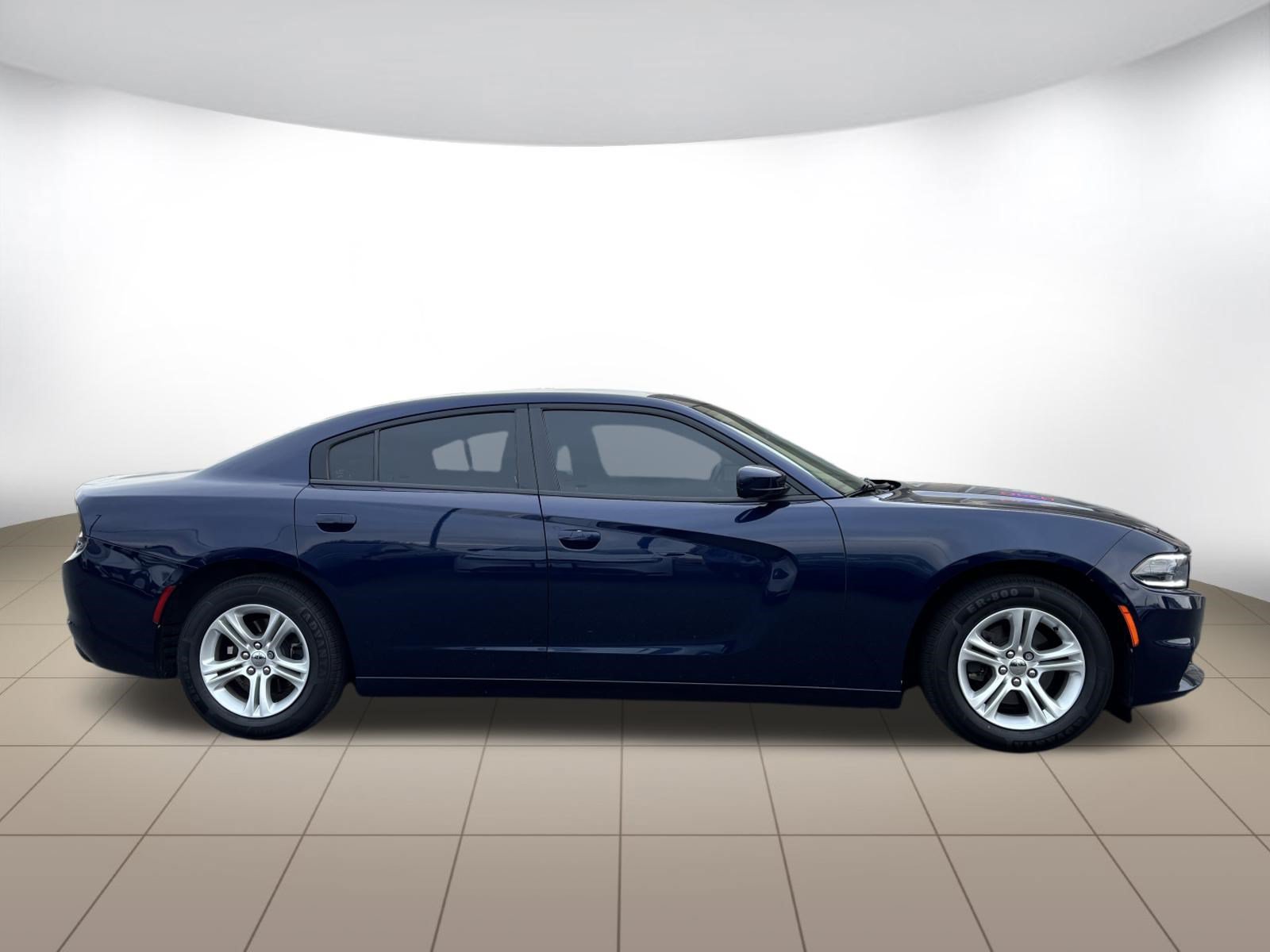 Used 2016 Dodge Charger SE RWD image 8