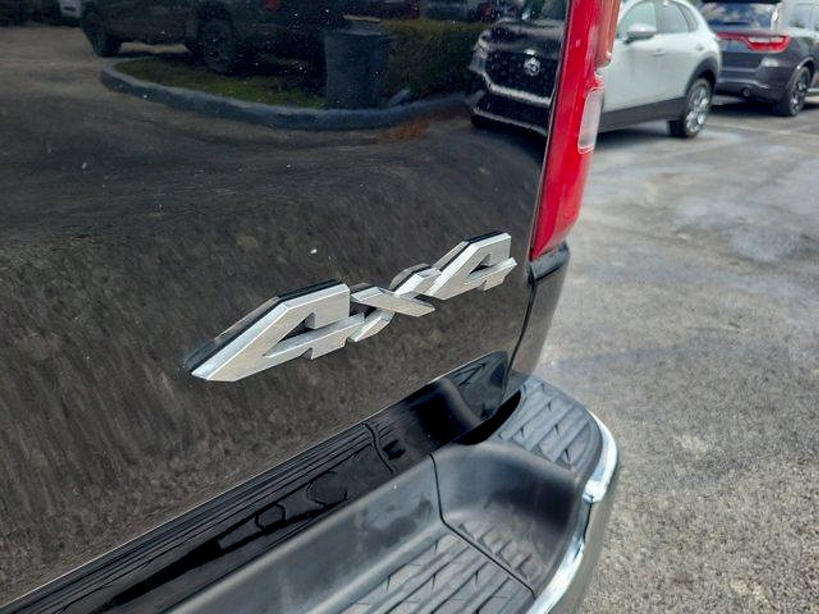 Used 2020 RAM 1500 Laramie AWD/4WD image 10