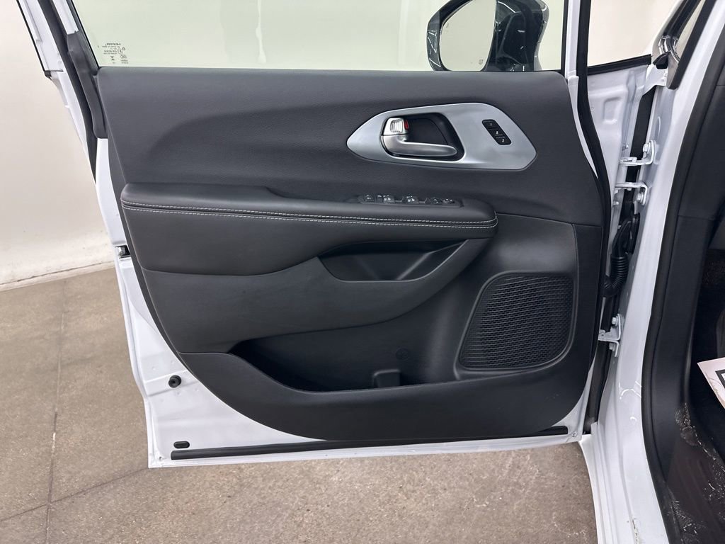 New 2026 Chrysler Pacifica Limited w/ S Appearance Package image 29
