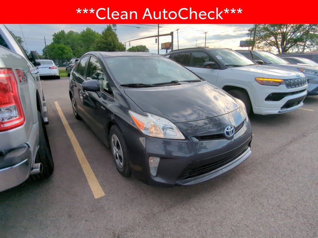 Used 2015 Toyota Prius Four w/ Four Season Floor Mat Package FWD image 3