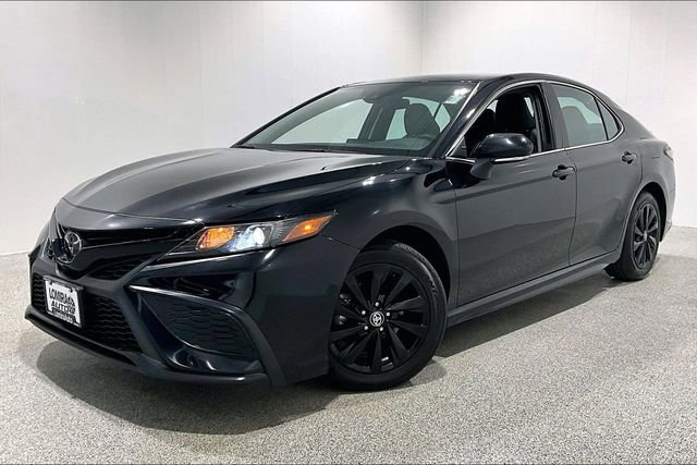 Used 2024 Toyota Camry SE image 3
