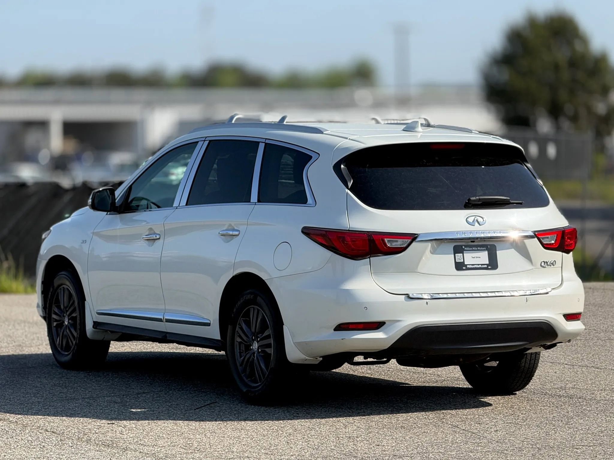 Used 2016 INFINITI QX60 AWD w/ Premium Plus Package image 10