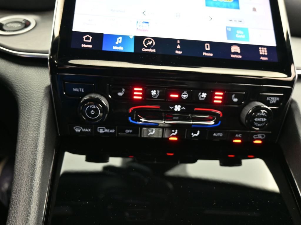 Used 2023 Jeep Grand Cherokee Overland w/ Luxury Tech Group IV image 26