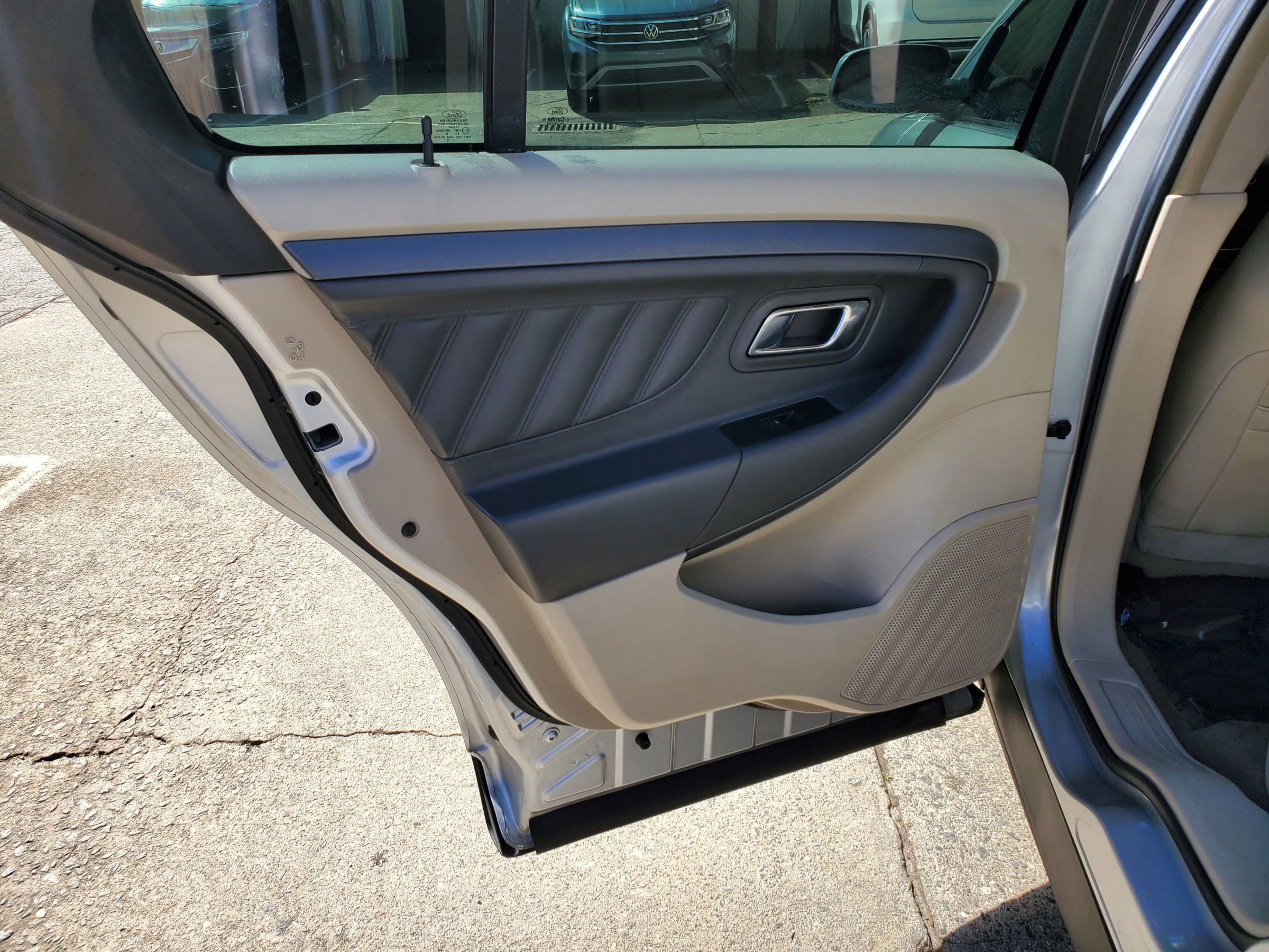 Used 2010 Ford Taurus SEL image 15