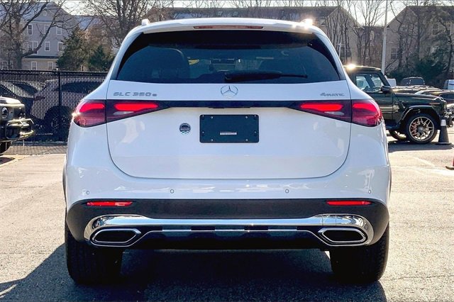 Used 2025 Mercedes-Benz GLC 350e 4MATIC image 3