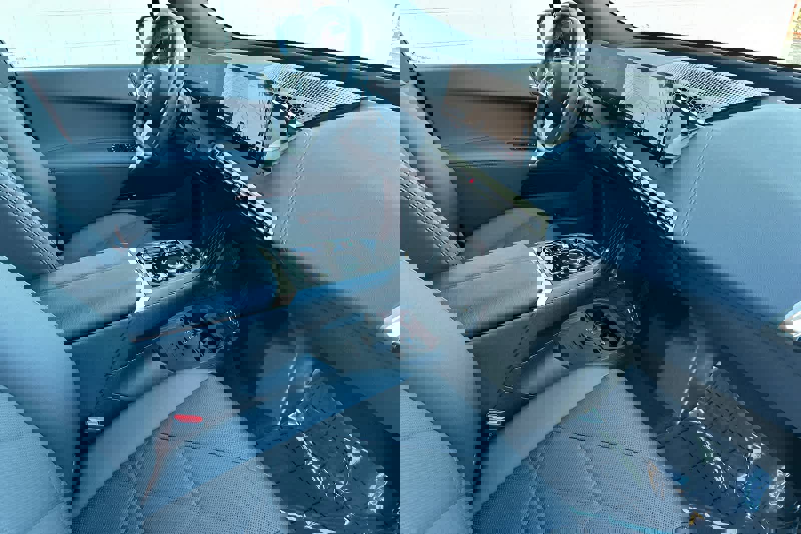 Used 2025 BMW iX xDrive50 image 17