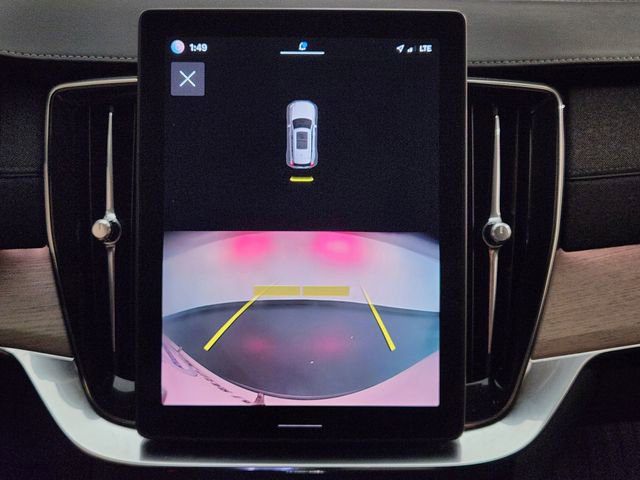 Used 2025 Volvo XC90 B5 Core w/ Protection Package image 18