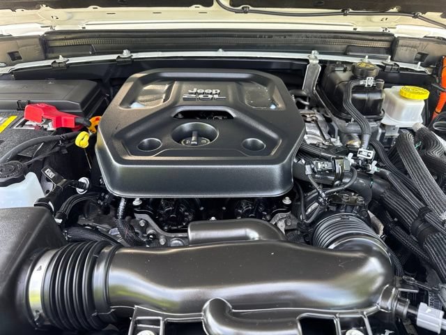 Used 2022 Jeep Wrangler Unlimited Rubicon 4xe w/ Cold Weather Group AWD/4WD image 18
