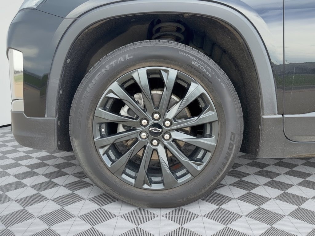 Used 2023 Chevrolet Traverse RS FWD image 13