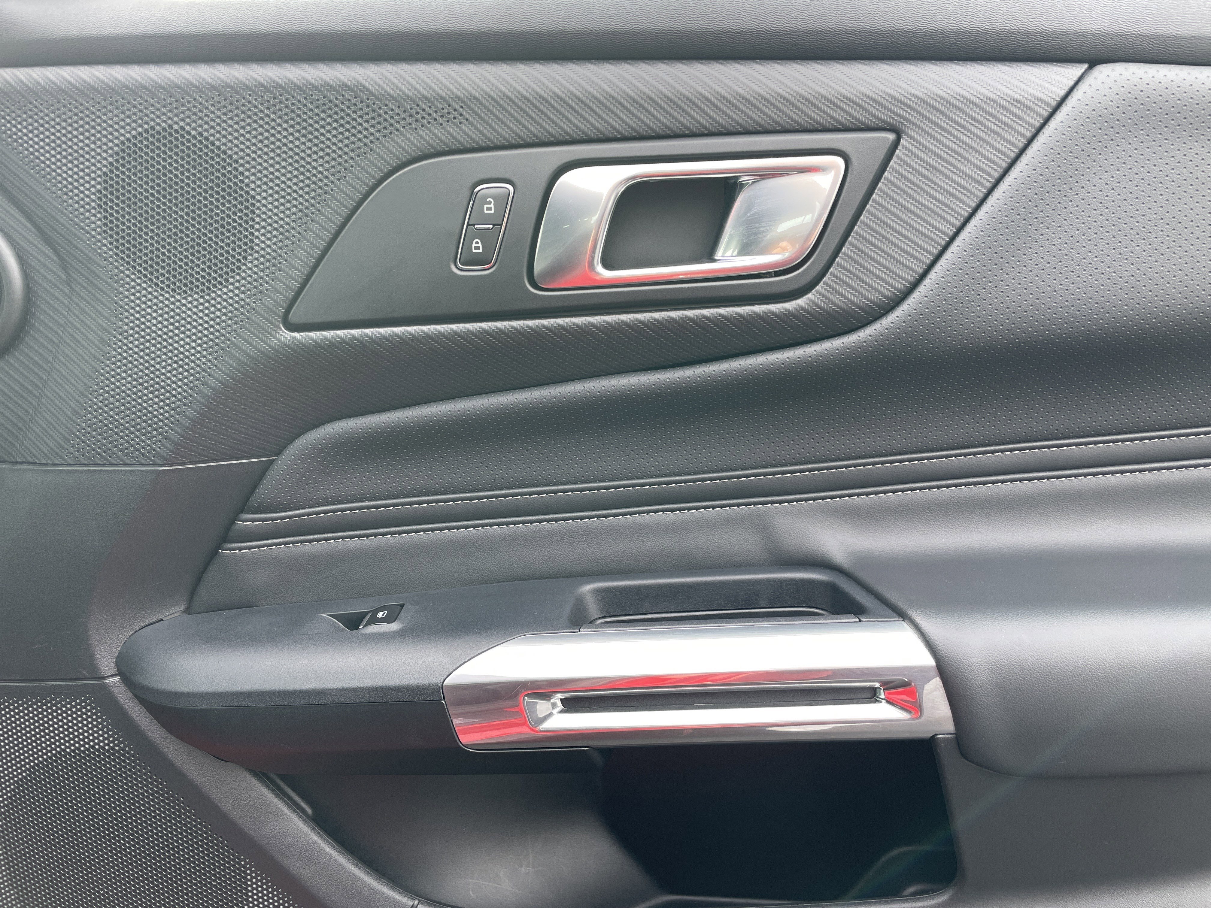 Used 2025 Ford Mustang Premium image 10