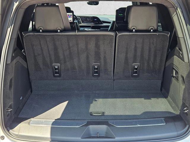 Used 2024 Cadillac Escalade Sport Platinum w/ LPO, ONYX Package AWD/4WD image 5