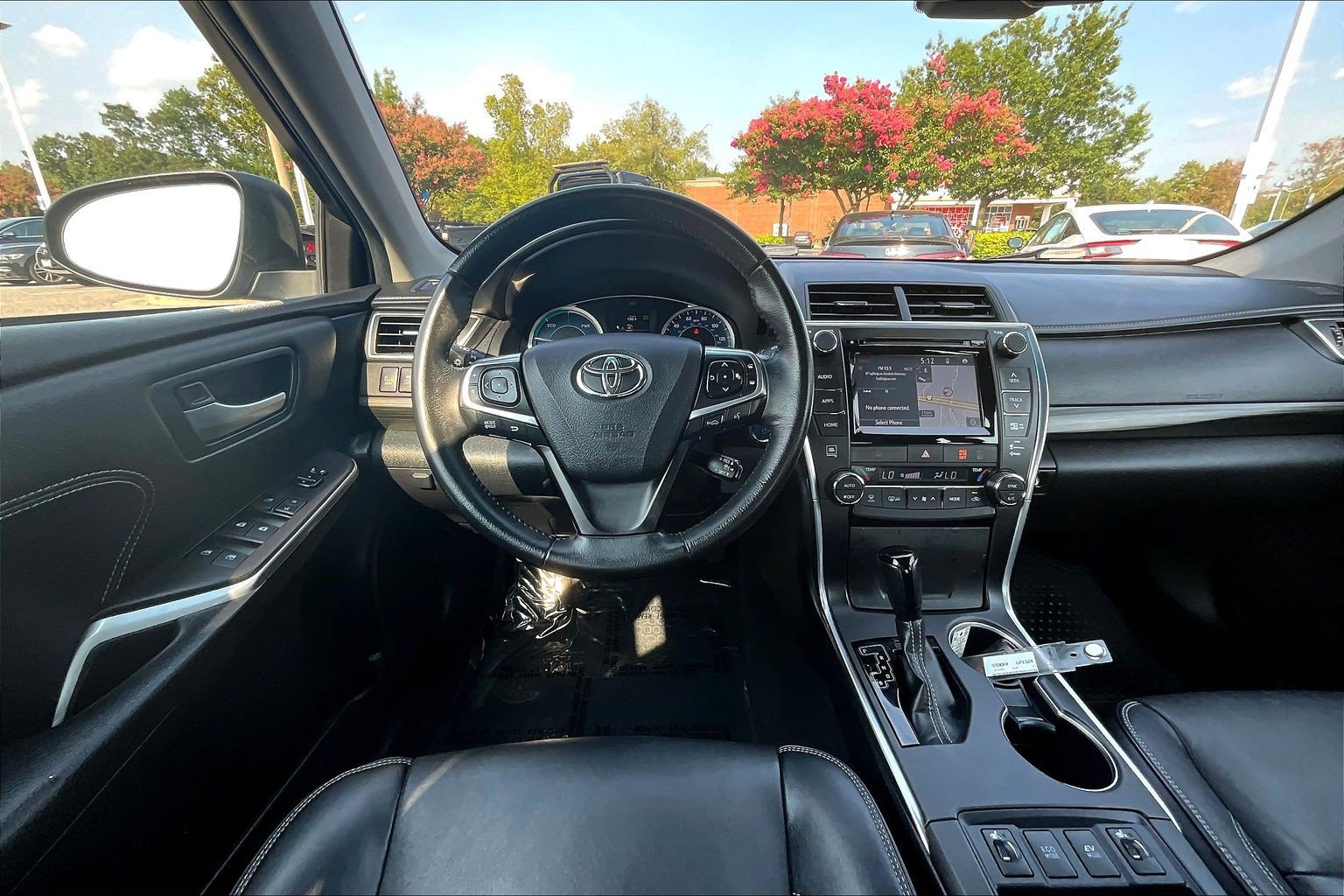 Used 2015 Toyota Camry XLE w/ Moonroof Package FWD image 5