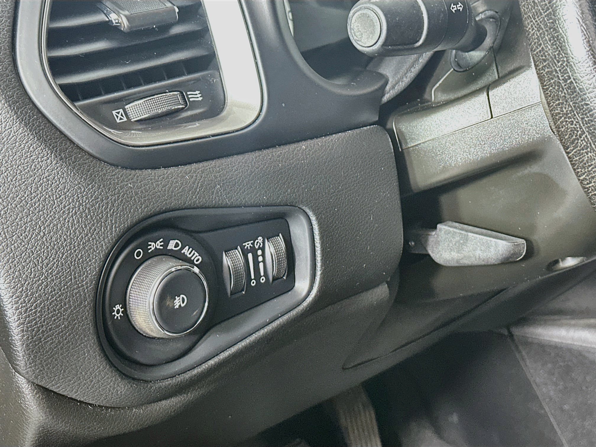 Used 2020 Jeep Renegade Limited FWD image 17