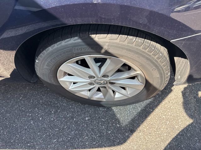 Used 2015 Volkswagen Golf S image 6