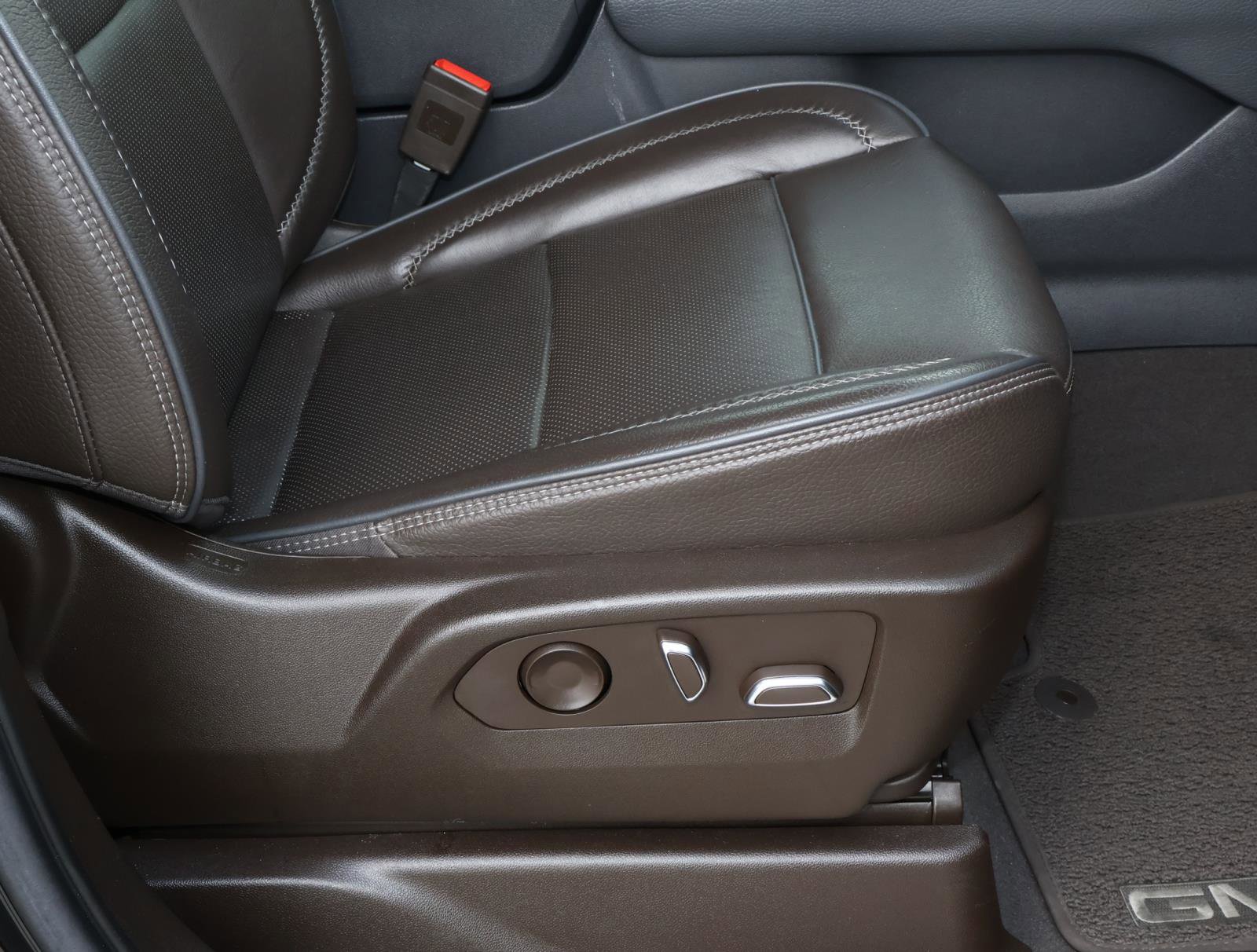 Used 2022 GMC Yukon Denali w/ Denali Ultimate Package image 22