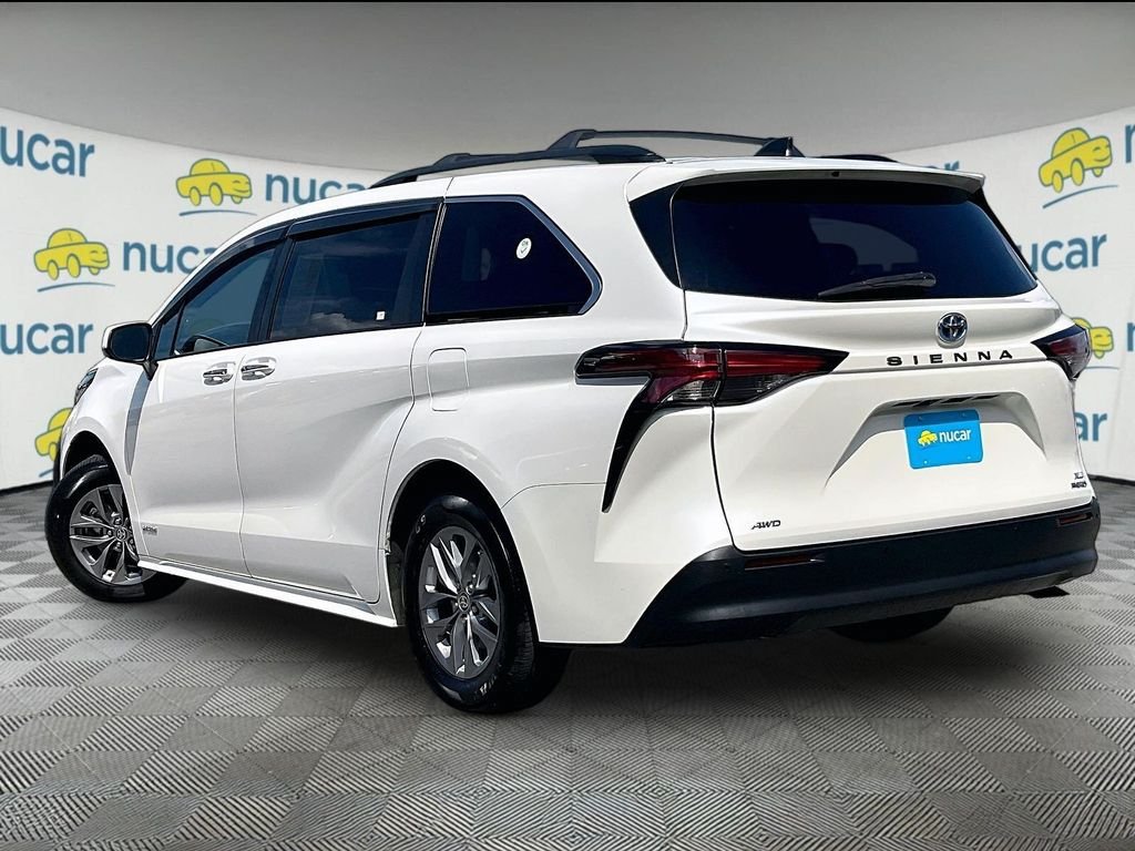 Used 2021 Toyota Sienna XLE w/ XLE Plus Package AWD/4WD image 4