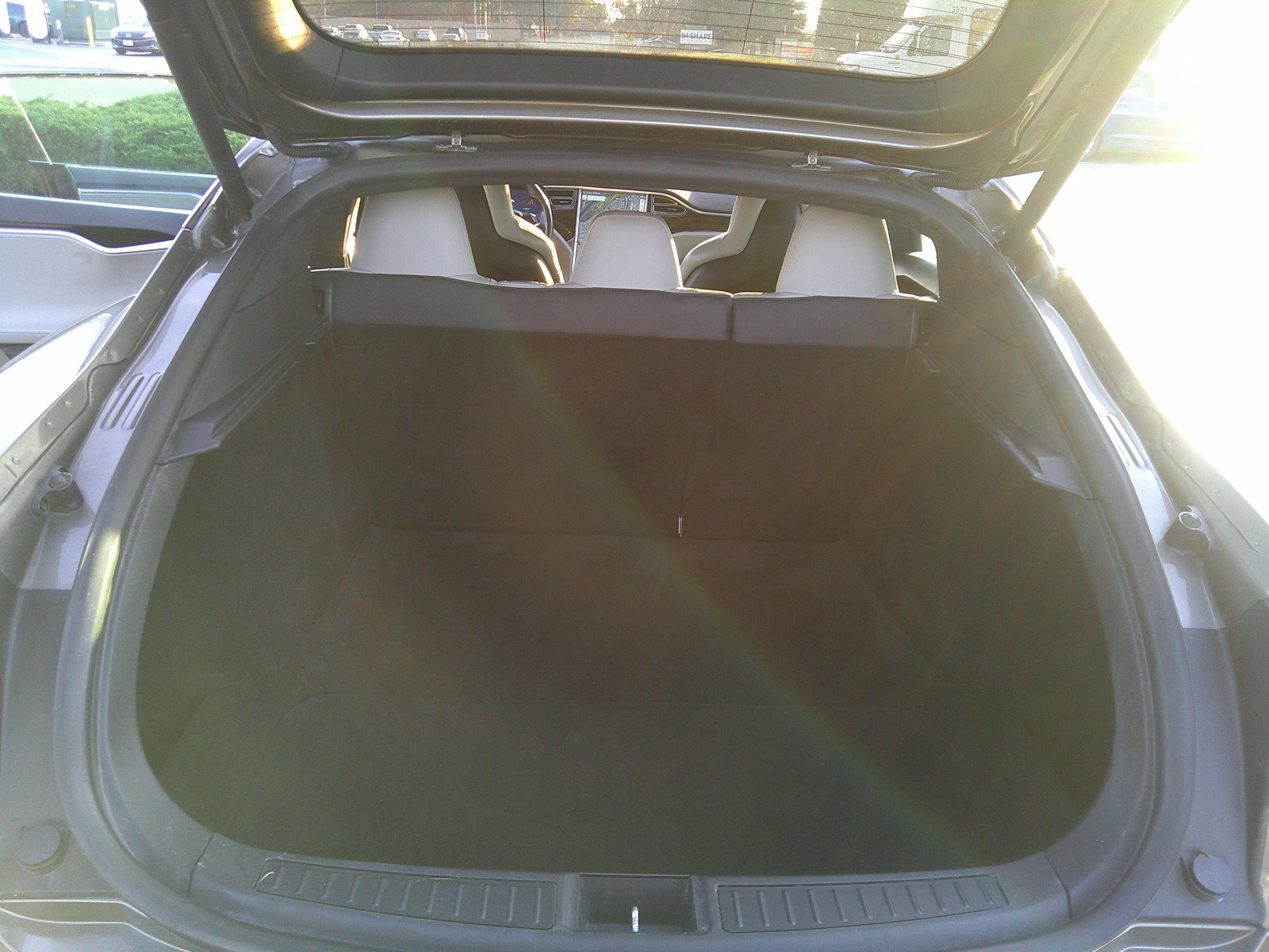 Used 2015 Tesla Model S 85 RWD image 11