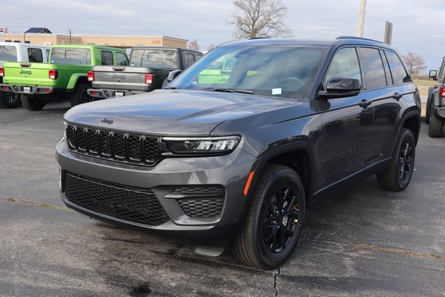 New 2025 Jeep Grand Cherokee Altitude image 18