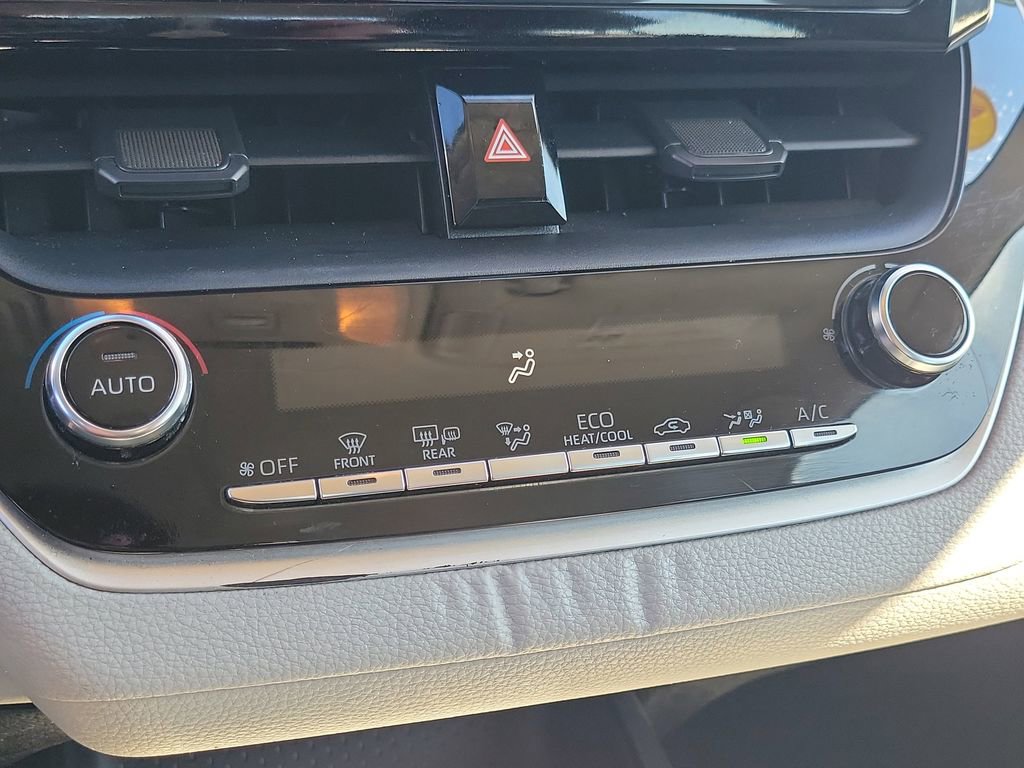 Used 2020 Toyota Corolla LE image 21