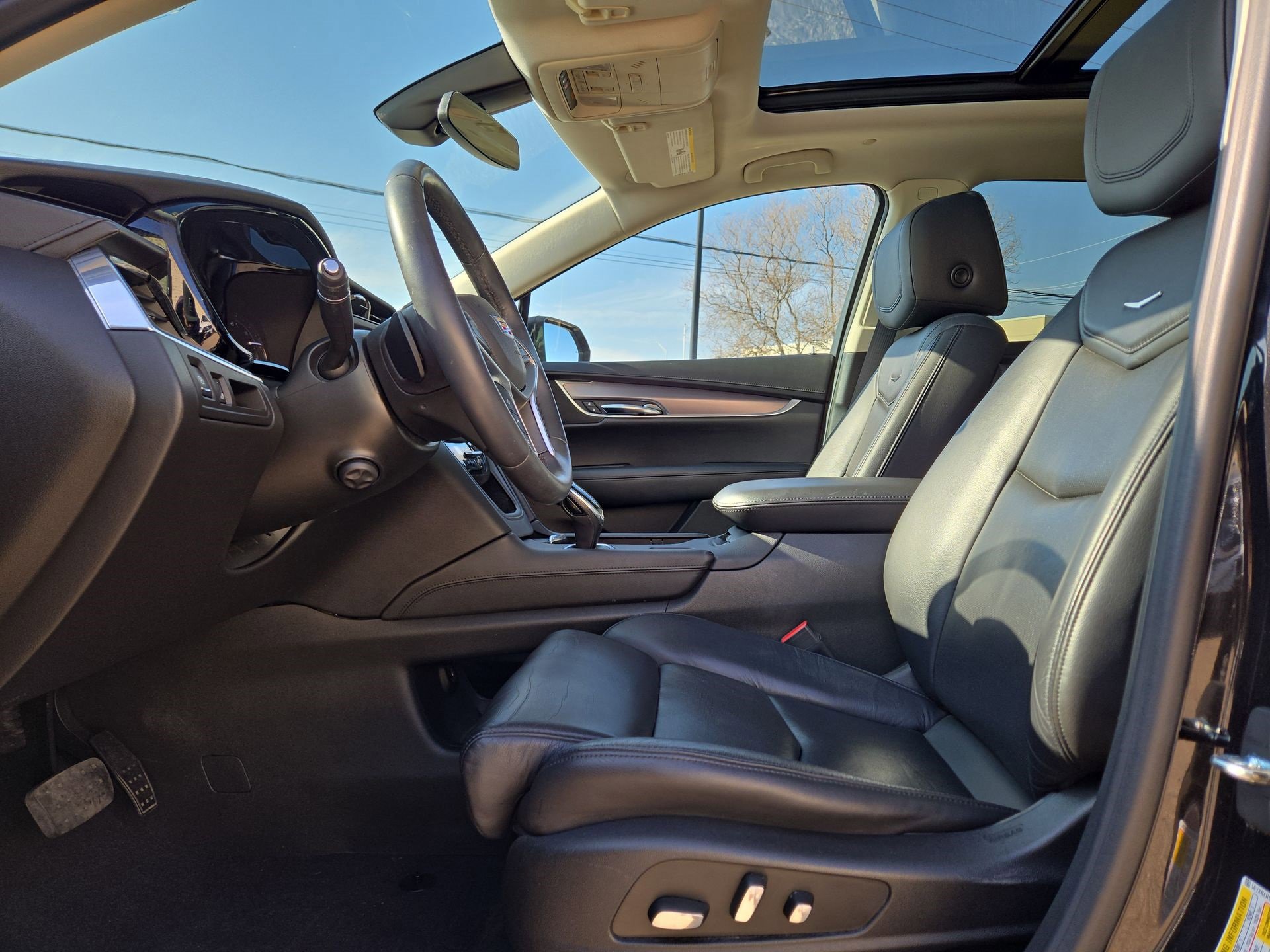 Used 2017 Cadillac XT5 Premium Luxury image 16