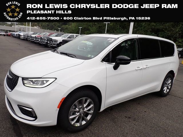 New 2026 Chrysler Pacifica Select image 1