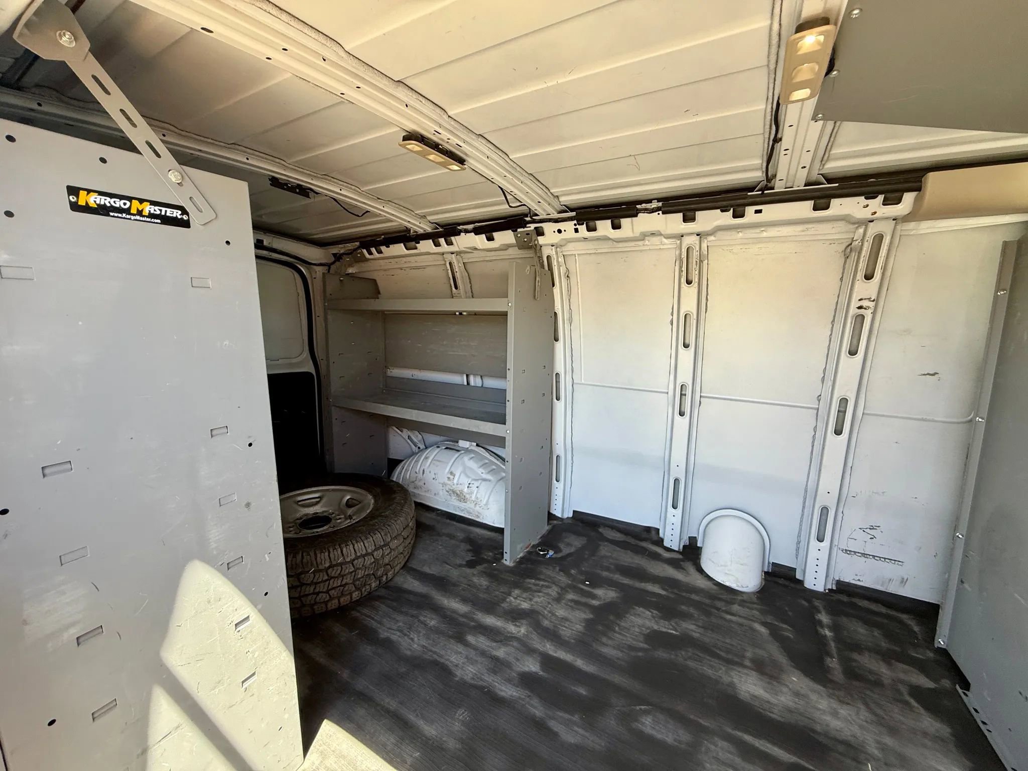 Used 2017 Chevrolet Express 2500 Van 3D image 18