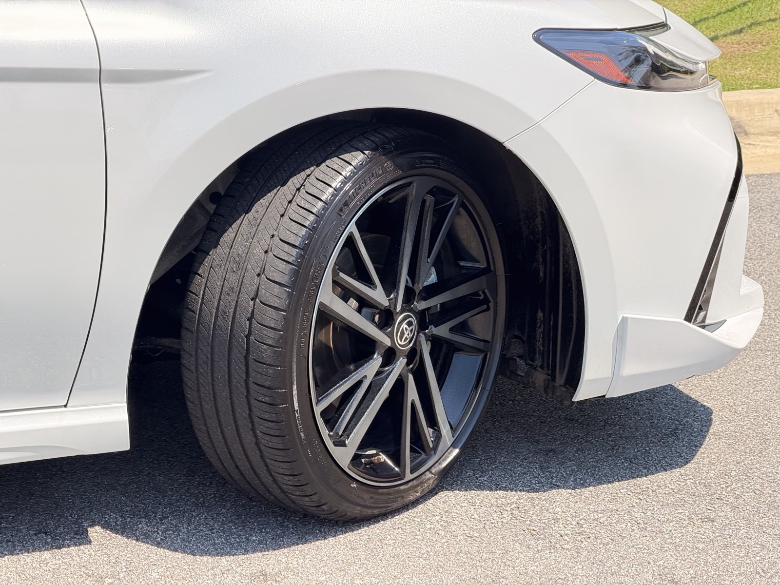 Used 2025 Toyota Camry XSE FWD image 5