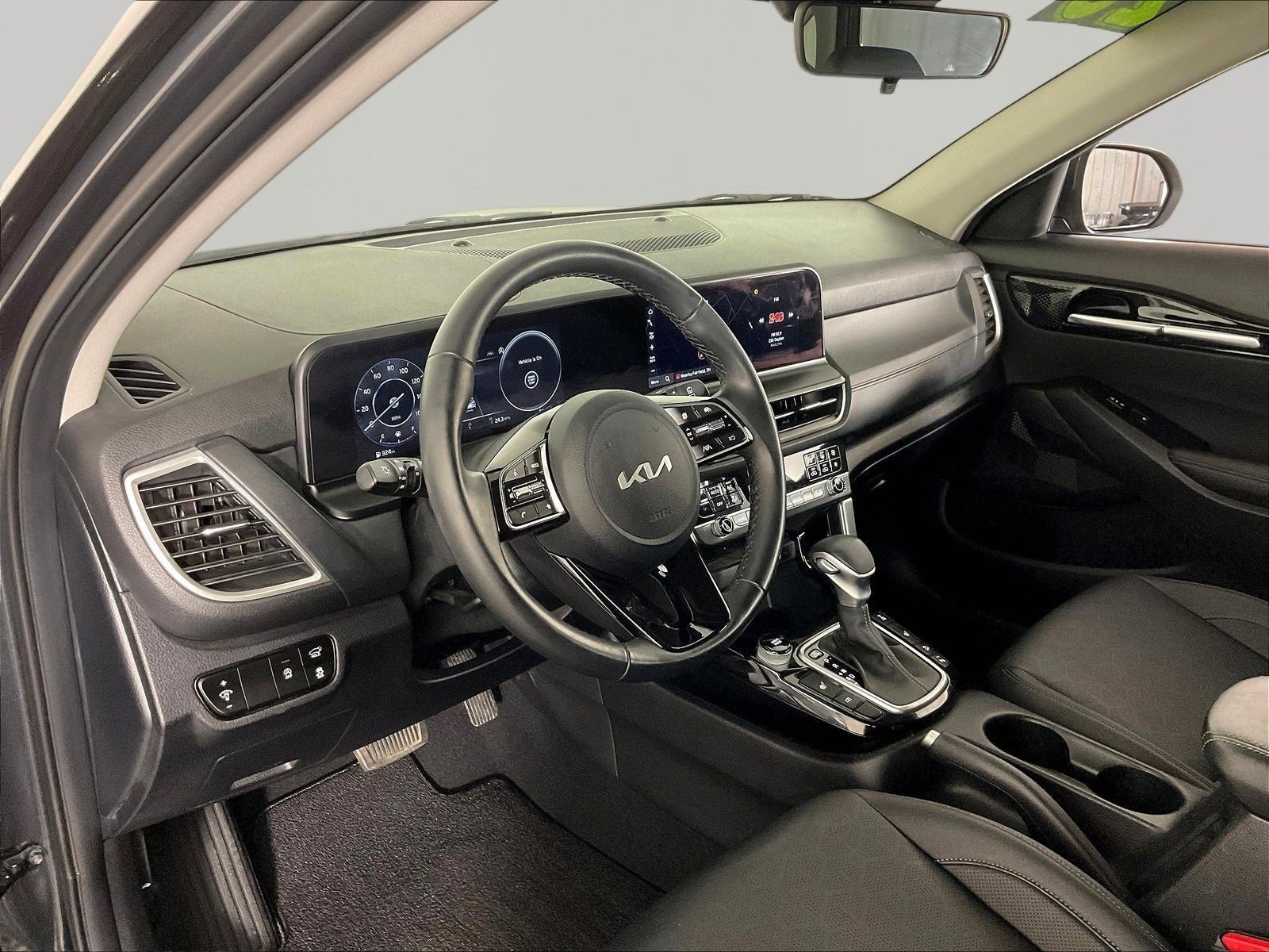 Used 2025 Kia Seltos EX AWD/4WD image 17