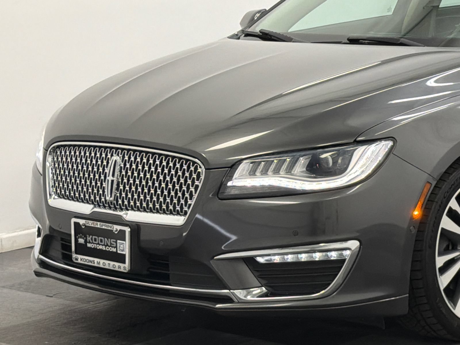 Used 2019 Lincoln MKZ Reserve AWD/4WD image 2