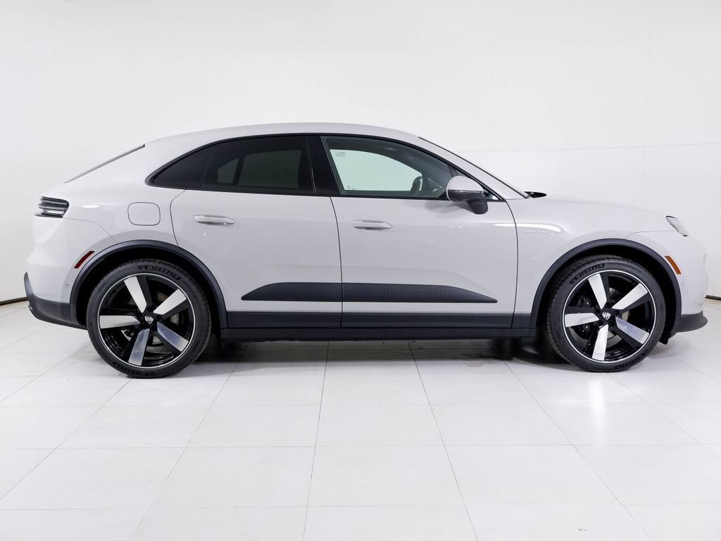 New 2026 Porsche Macan 4 Electric AWD/4WD image 32