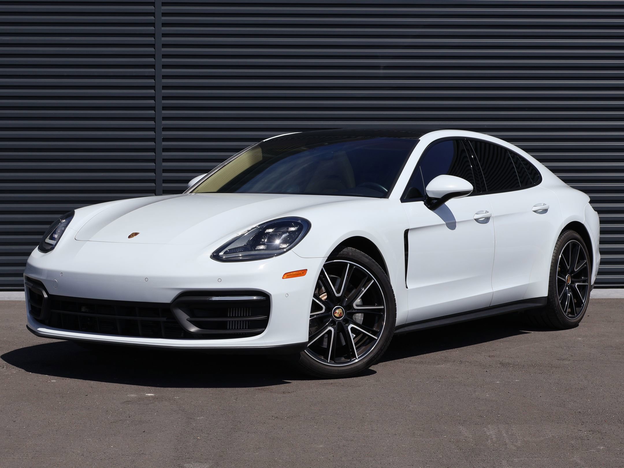 Used 2021 Porsche Panamera 4 image 1