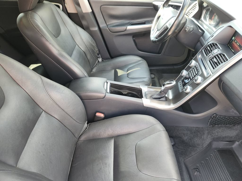 Used 2016 Volvo XC60 T5 Platinum FWD image 15