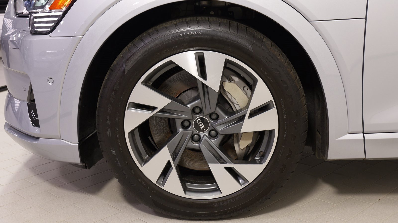 Used 2022 Audi e-tron Premium Plus w/ Premium Plus Package image 77