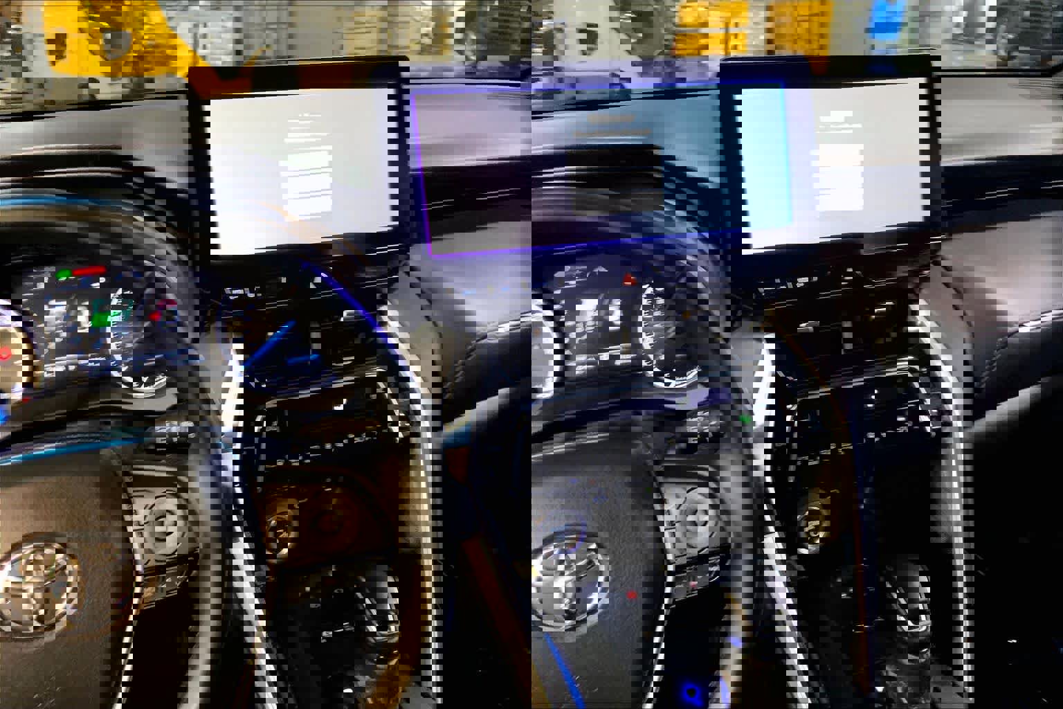 Used 2023 Toyota Venza XLE image 6