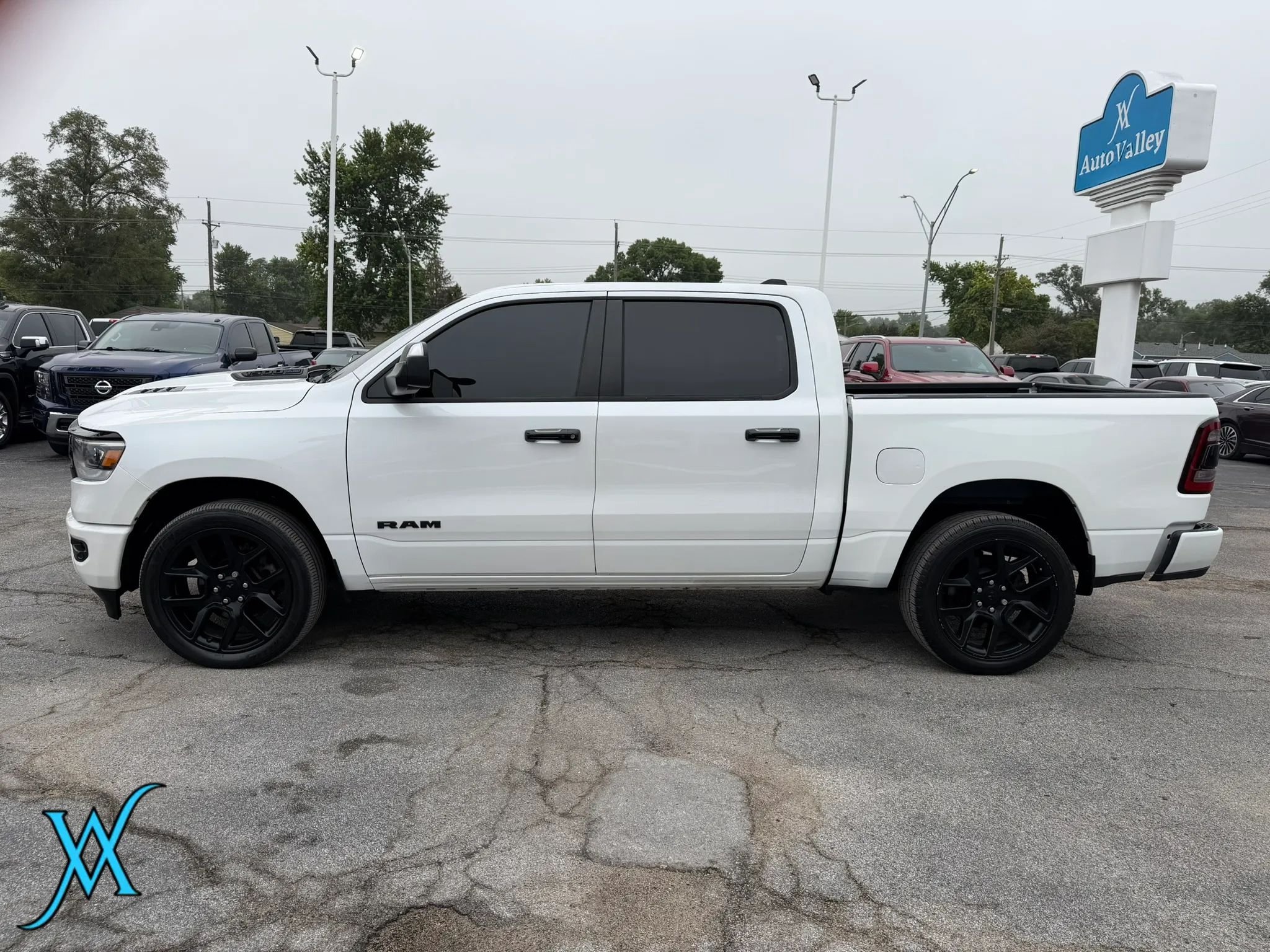 Used 2024 RAM 1500 Laramie AWD/4WD image 4