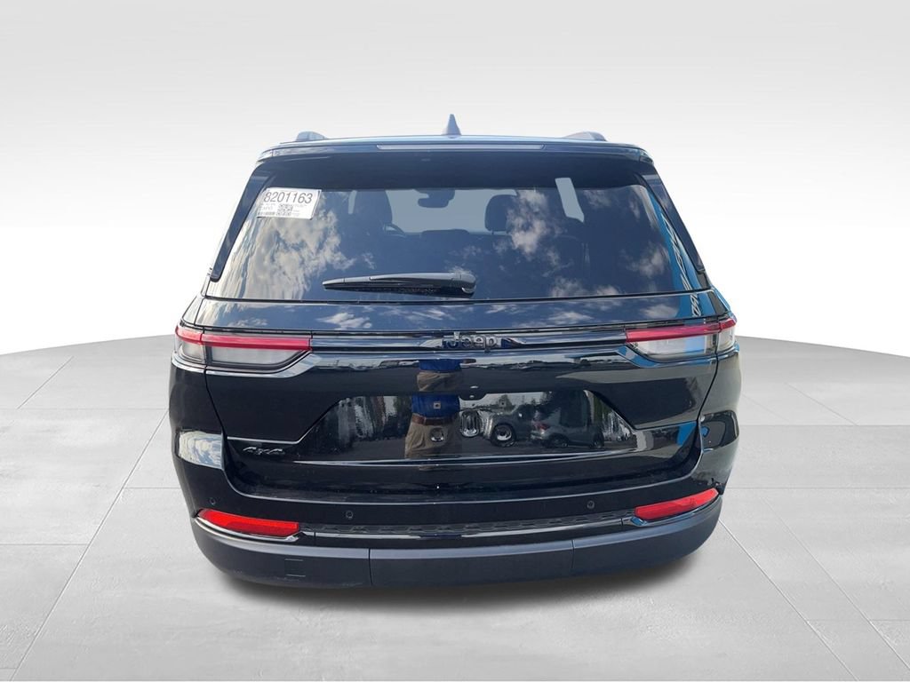 Used 2024 Jeep Grand Cherokee Altitude AWD/4WD image 6