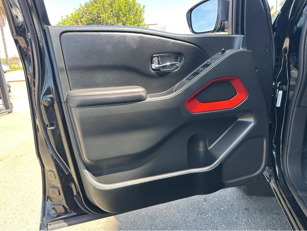 Used 2025 Nissan Frontier PRO-4X w/ Interior Protection Package image 15