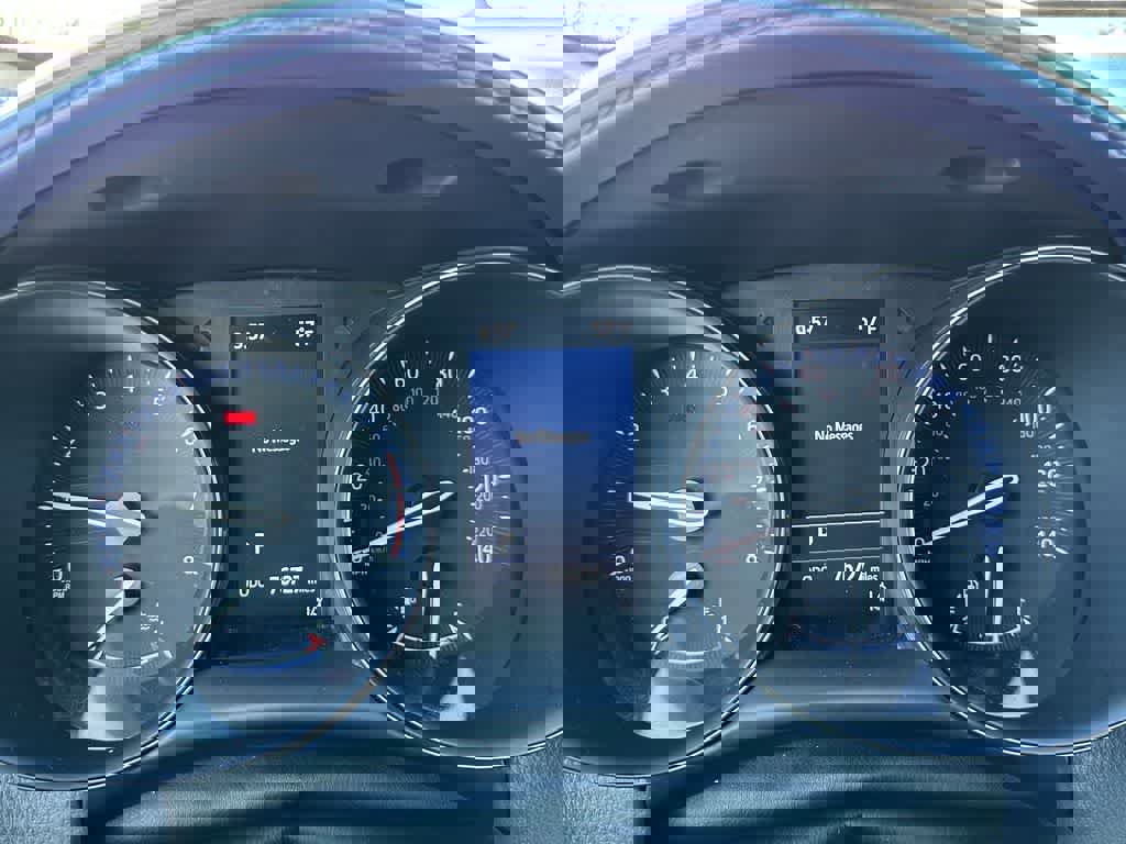 Used 2022 Toyota C-HR XLE image 16