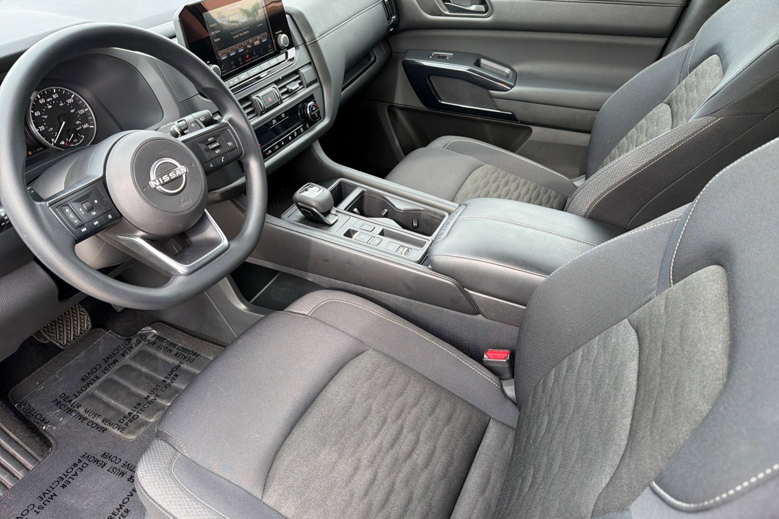Used 2025 Nissan Pathfinder S image 9