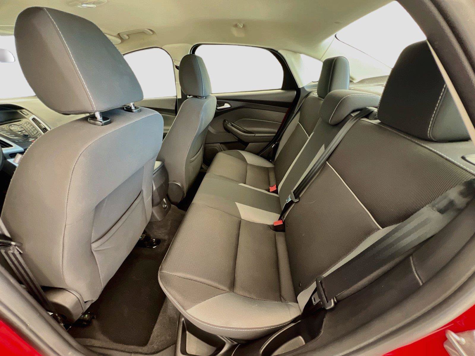 Used 2014 Ford Focus SE w/ SE Winter Package FWD image 20