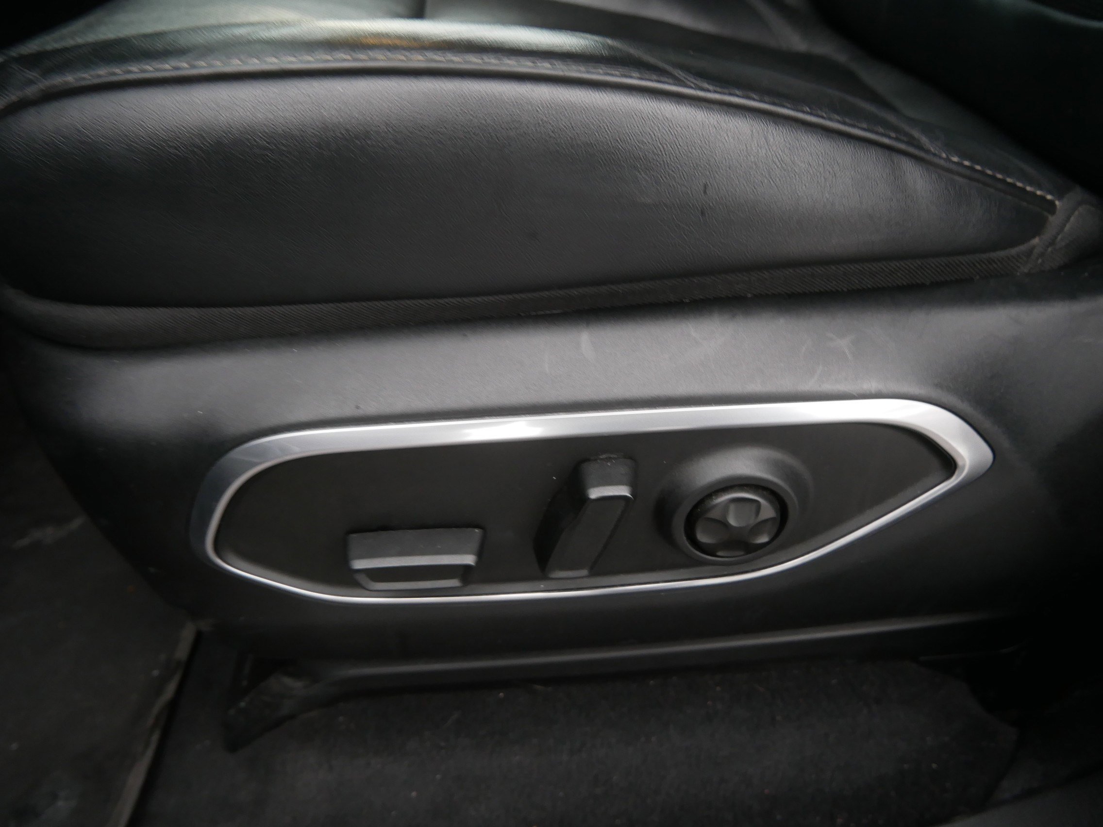 Used 2022 Jeep Wagoneer Series III w/ Rear Seat Video Group 1 image 25